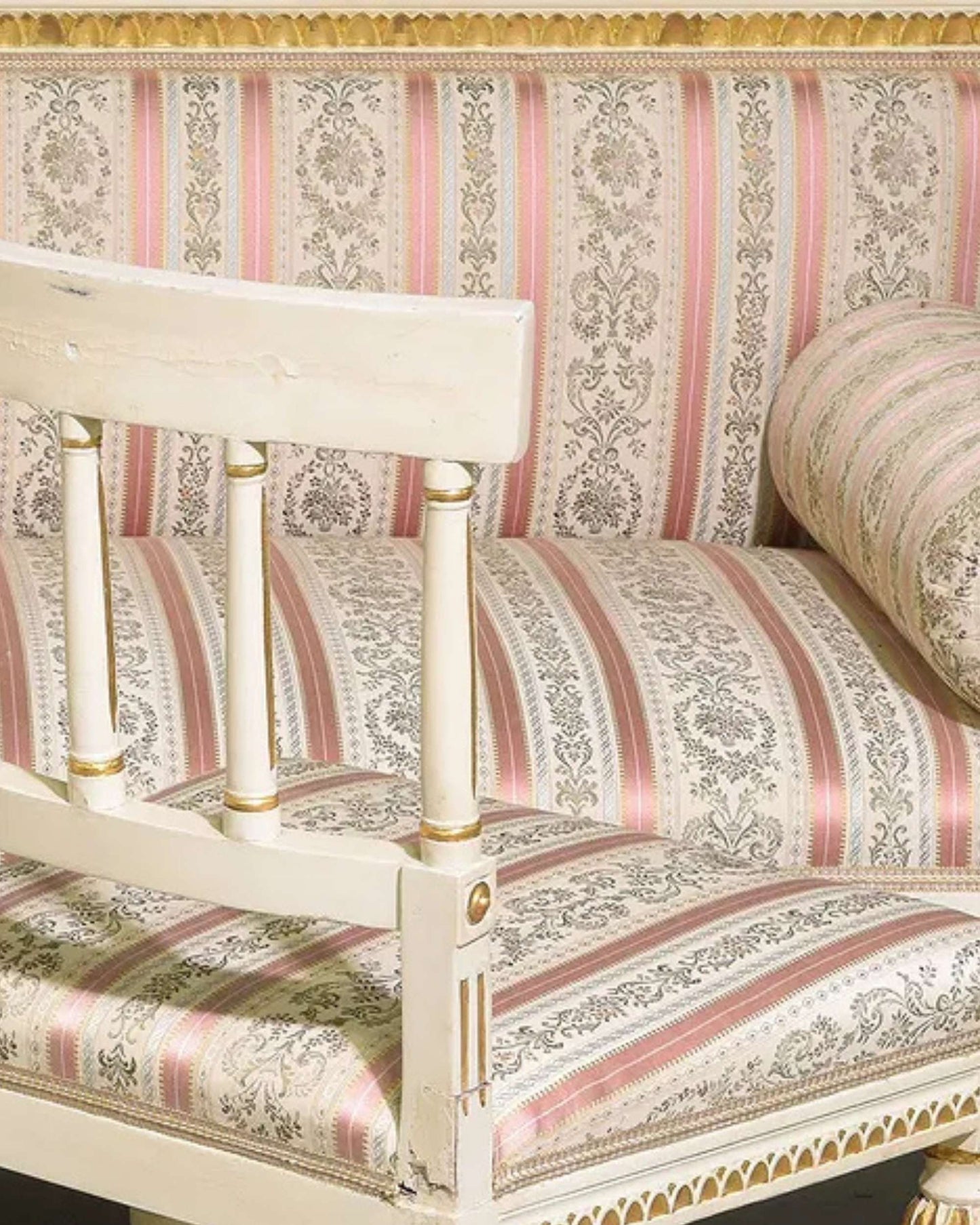 Gustavian Painted Sofa & Chairs