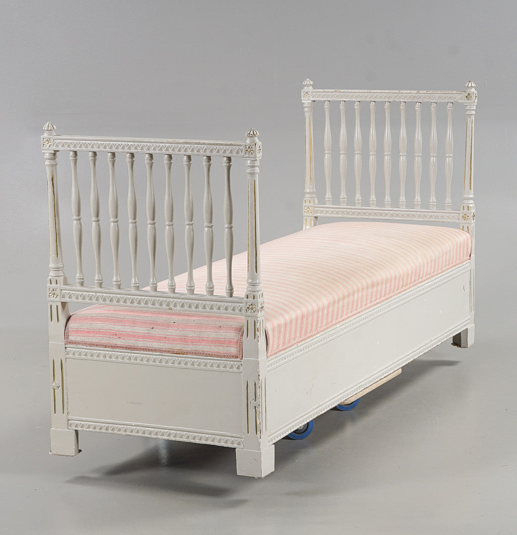 BANQUET SOFA Gustavian, 18th/19th century.