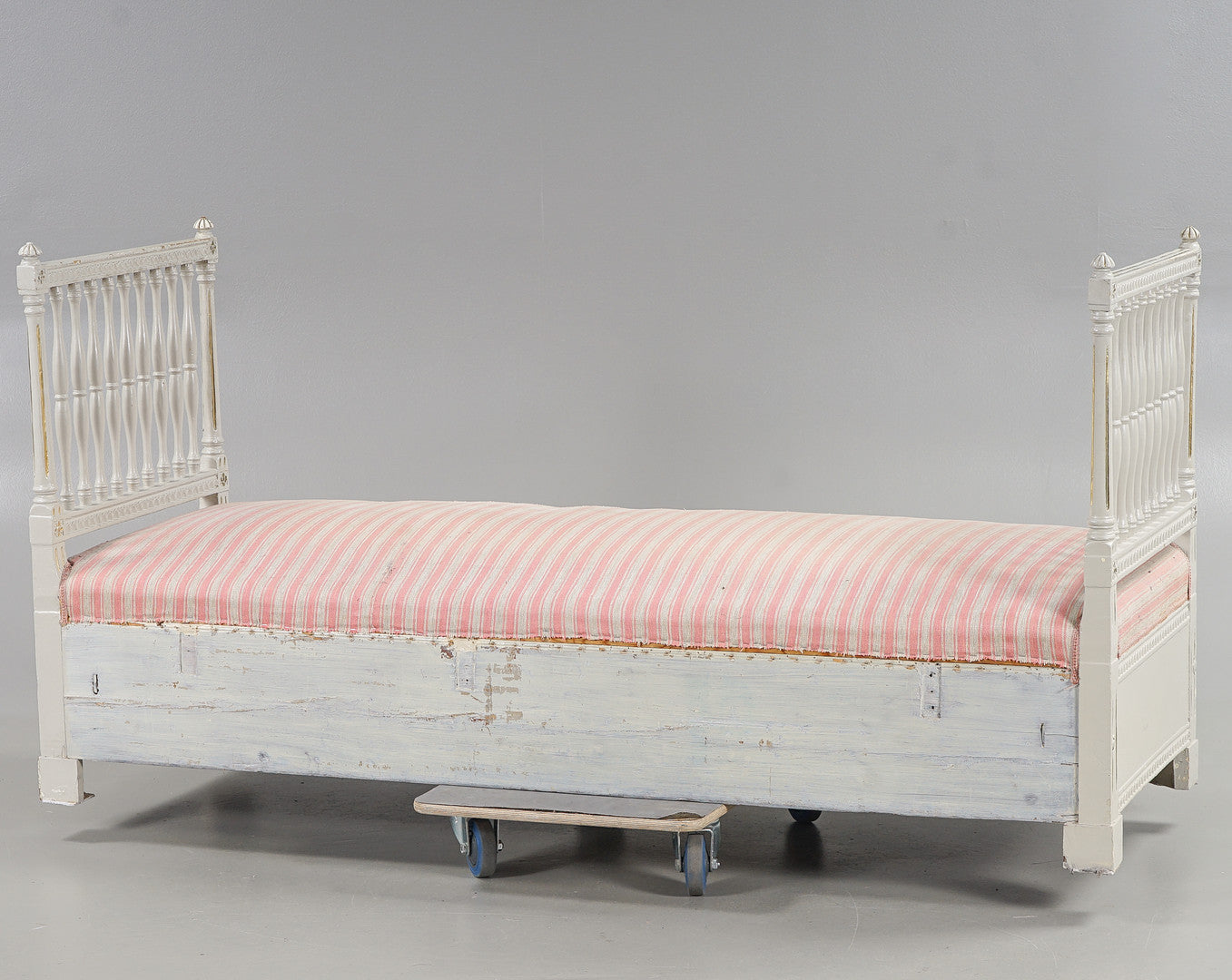 BANQUET SOFA Gustavian, 18th/19th century.