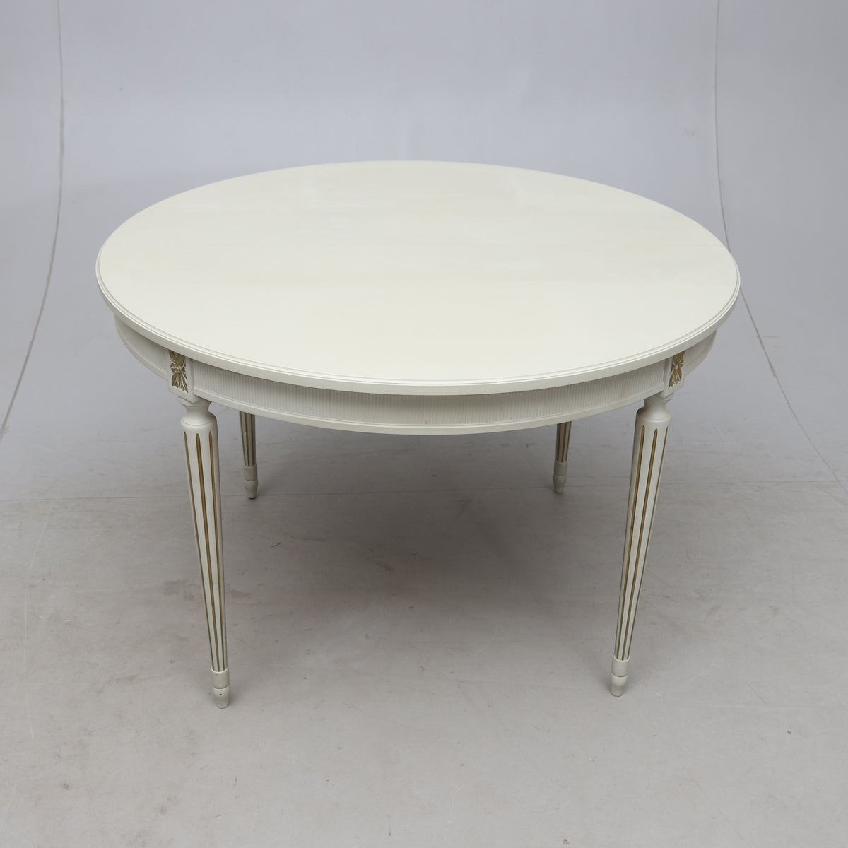 Gustavian Style Painted Round Dining Table with Three Chairs, Late 20th Century