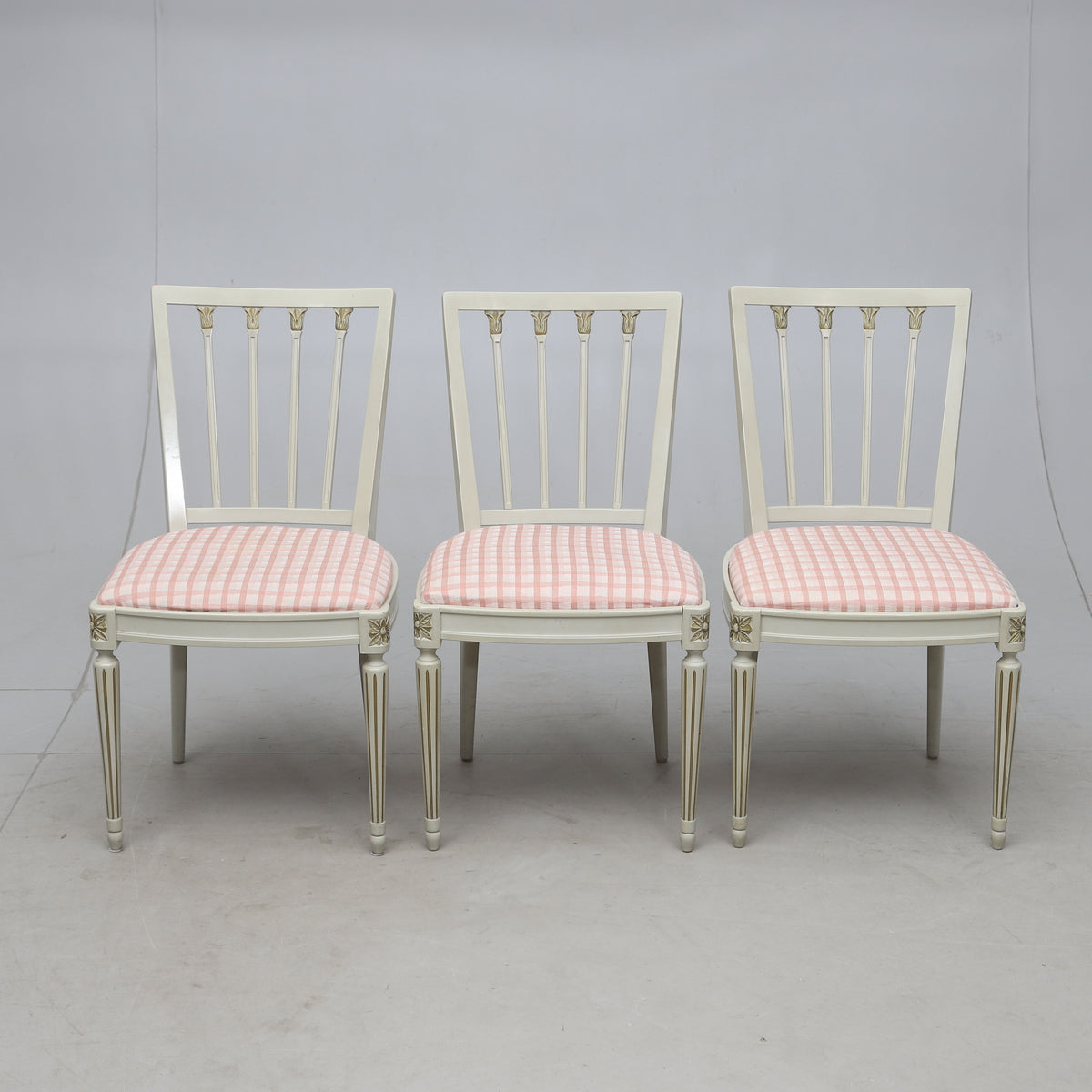 Gustavian Style Painted Round Dining Table with Three Chairs, Late 20th Century