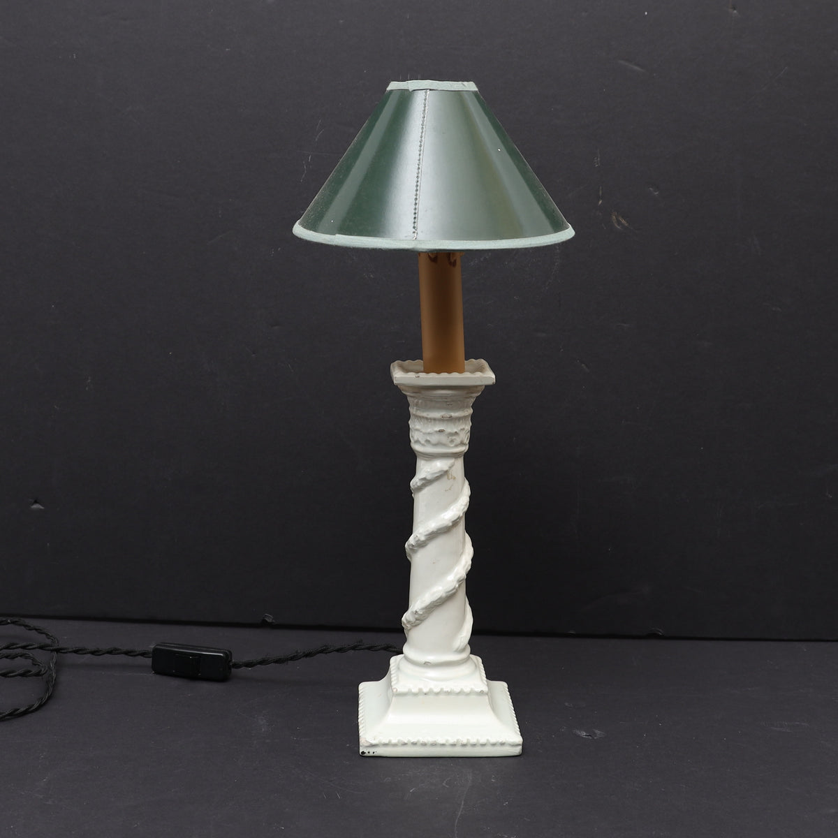Porcelain table lamp with shade
